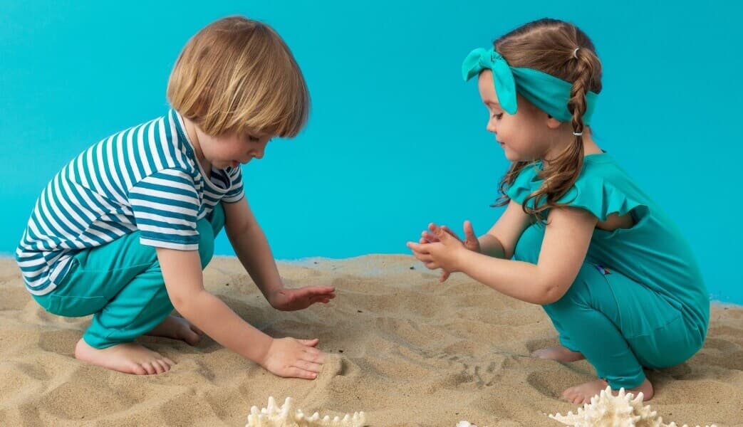 ubrania w kolorze turkusu